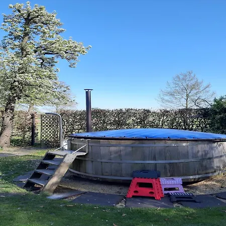 Countryside With Games, Cleaning Included * Rekken