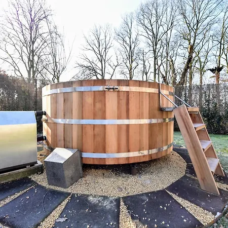 Spacious In And Wellness Area, Cleaning Included * Rekken